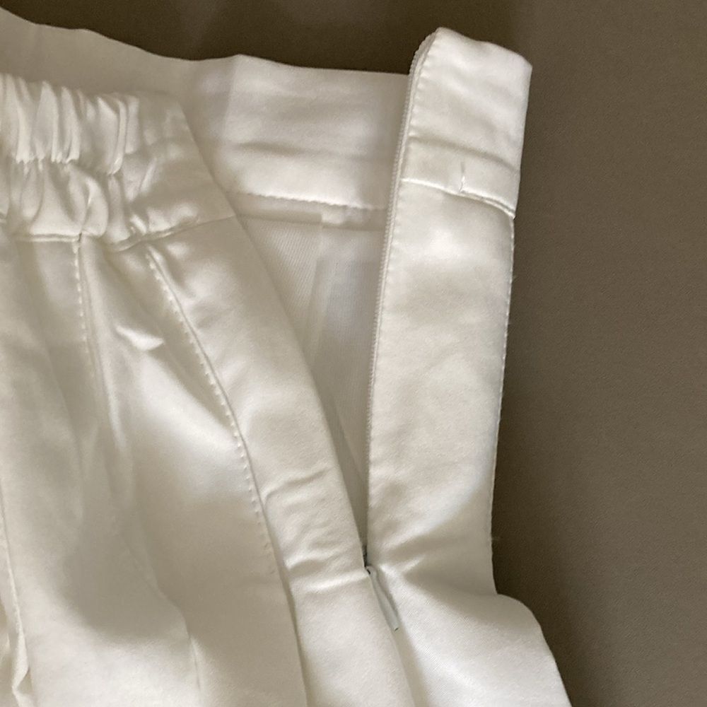 Sangtree Girls’ Pleated White Tennis Skirt with shorts. Size 14. - Picture 4 of 6